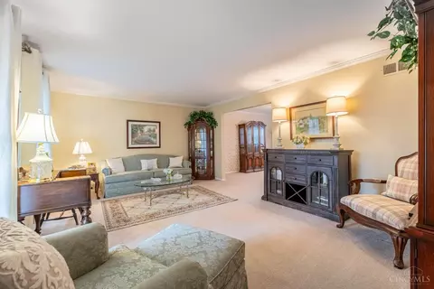 Living - 8348 Shadowpoint Ct, Montgomery, OH 45242 photo 1 of 5