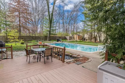 Exterior - 8348 Shadowpoint Ct, Montgomery, OH 45242 photo 3 of 16