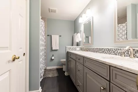 Bath - 4477 Classic Dr, Blue Ash, OH 45241 photo 4 of 5