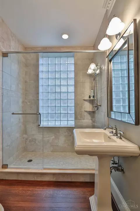 Bath - 1721 Mcmillan St, Cincinnati, OH 45206 photo 4 of 7
