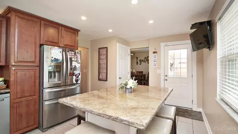 Kitchen - 586 Covedale Ave, Cincinnati, OH 45238 photo 2 of 4