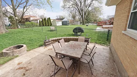 Exterior - 586 Covedale Ave, Cincinnati, OH 45238 photo 5 of 10