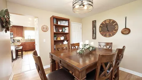 Dining - 586 Covedale Ave, Cincinnati, OH 45238 photo 1 of 3