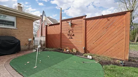 Exterior - 586 Covedale Ave, Cincinnati, OH 45238 photo 6 of 10