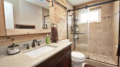 Bath - 586 Covedale Ave, Cincinnati, OH 45238 photo 2 of 3
