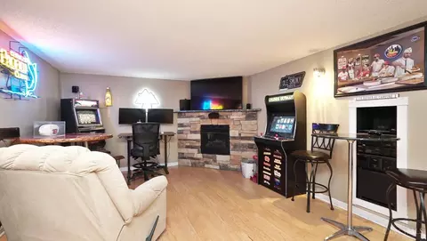 Living - 586 Covedale Ave, Cincinnati, OH 45238 photo 6 of 6