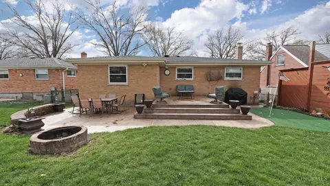Exterior - 586 Covedale Ave, Cincinnati, OH 45238 photo 4 of 10
