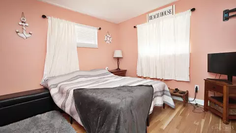 Bedroom - 586 Covedale Ave, Cincinnati, OH 45238 photo 3 of 3