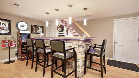 Dining - 586 Covedale Ave, Cincinnati, OH 45238 photo 3 of 3