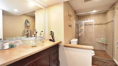 Bath - 586 Covedale Ave, Cincinnati, OH 45238 photo 3 of 3