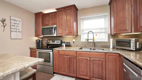 Kitchen - 586 Covedale Ave, Cincinnati, OH 45238 photo 3 of 4