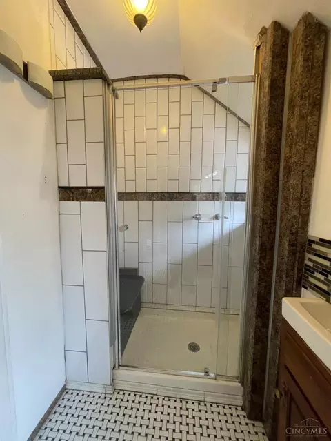 Bath - 2938 Cleinview Ave, Cincinnati, OH 45206 photo 3 of 3