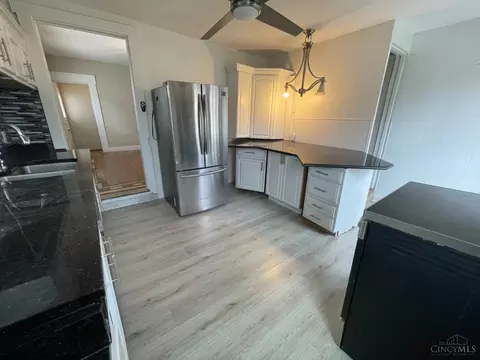 Kitchen - 2938 Cleinview Ave, Cincinnati, OH 45206 photo 3 of 4