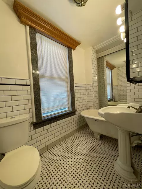 Bath - 2938 Cleinview Ave, Cincinnati, OH 45206 photo 1 of 3