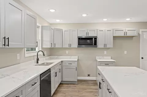 Kitchen - 1644 Pratt Rd, Blanchester, OH 45107 photo 2 of 4