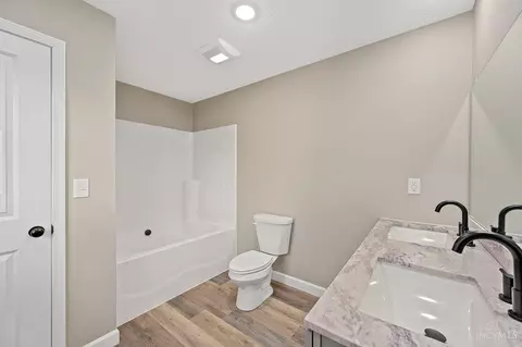Bath - 1644 Pratt Rd, Blanchester, OH 45107 photo 2 of 4