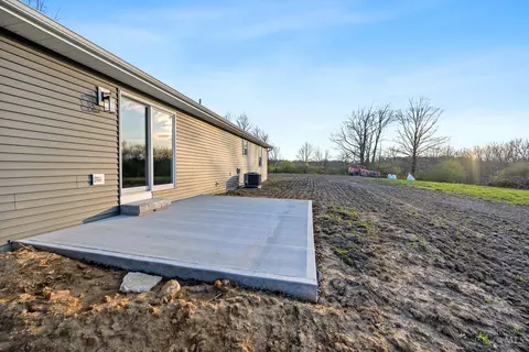Exterior - 1644 Pratt Rd, Blanchester, OH 45107 photo 5 of 6
