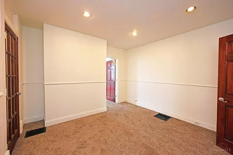 Bedroom - 256 Worth St, Cincinnati, OH 45226 photo 2 of 9