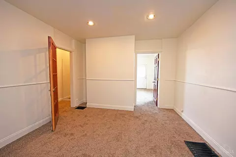 Bedroom - 256 Worth St, Cincinnati, OH 45226 photo 3 of 9