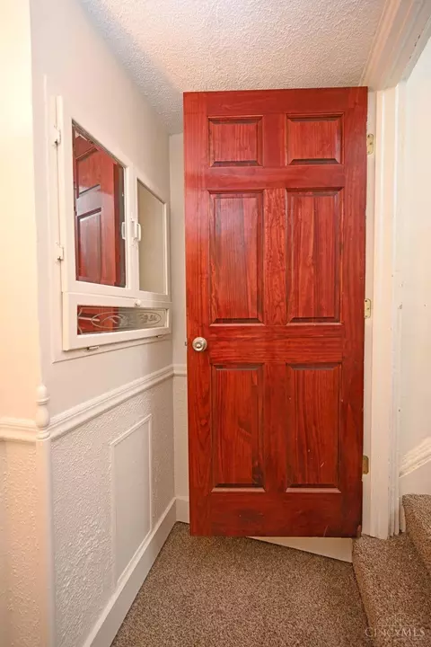 Entry Way - 256 Worth St, Cincinnati, OH 45226 photo 2 of 3