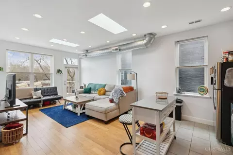 Living - 960 Hatch, Cincinnati, OH 45202 photo 3 of 7