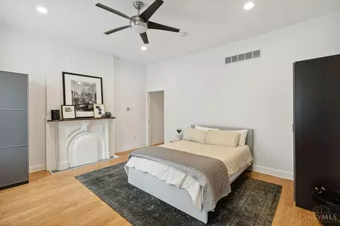 Bedroom - 960 Hatch, Cincinnati, OH 45202 photo 2 of 5