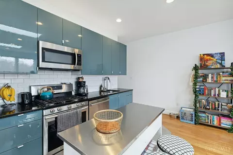 Kitchen - 960 Hatch, Cincinnati, OH 45202 photo 5 of 5