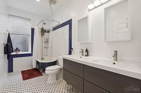 Bath - 960 Hatch, Cincinnati, OH 45202 photo 3 of 3
