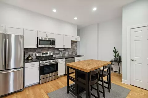 Kitchen - 960 Hatch, Cincinnati, OH 45202 photo 2 of 5