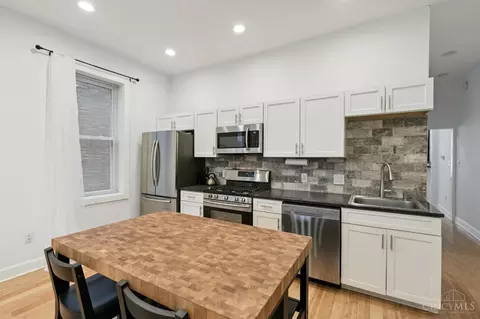 Kitchen - 960 Hatch, Cincinnati, OH 45202 photo 3 of 5