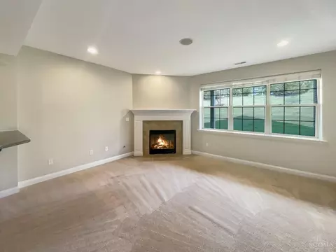 Living - 5792 Springview Cir, Mason, OH 45040 photo 2 of 3