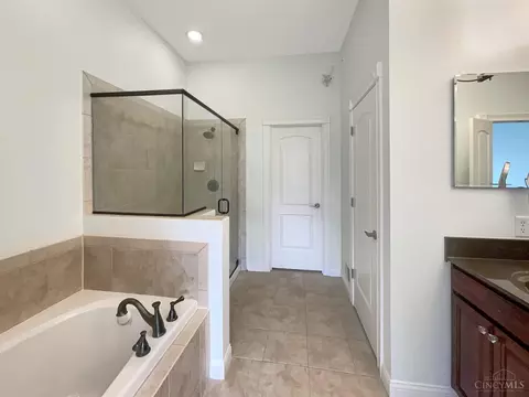 Bath - 5792 Springview Cir, Mason, OH 45040 photo 2 of 6