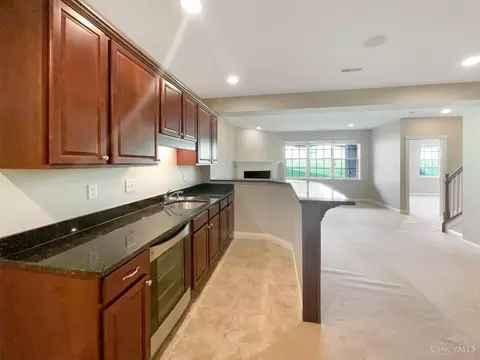 Kitchen - 5792 Springview Cir, Mason, OH 45040 photo 4 of 6
