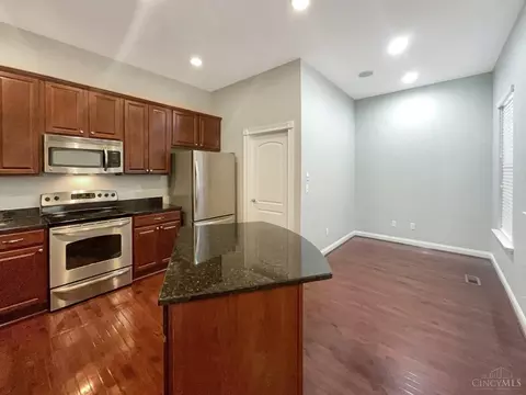 Kitchen - 5792 Springview Cir, Mason, OH 45040 photo 2 of 6