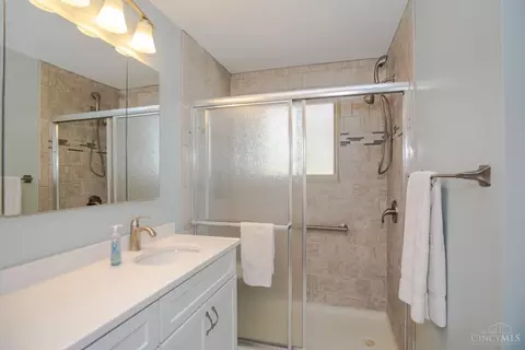 808 Diane Dr, Cincinnati, OH 45245 photo 10