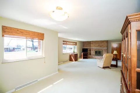 808 Diane Dr, Cincinnati, OH 45245 photo 6