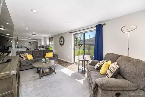 Living - 1233 Waycross Rd, Forest Park, OH 45240 photo 4 of 5