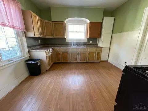 Dining - 3917 Weber Pl, Cincinnati, OH 45223 photo 1 of 1