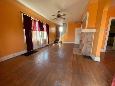 Living - 3917 Weber Pl, Cincinnati, OH 45223 photo 2 of 4