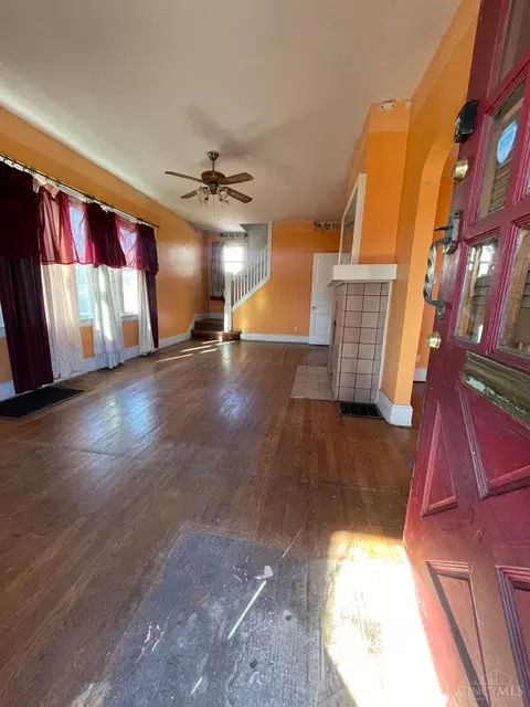 Living - 3917 Weber Pl, Cincinnati, OH 45223 photo 1 of 4