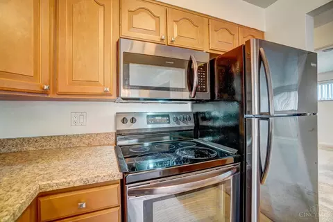 Kitchen - 1316 Thurnridge Dr, Reading, OH 45215 photo 4 of 6