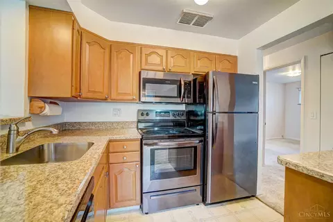 Kitchen - 1316 Thurnridge Dr, Reading, OH 45215 photo 2 of 6