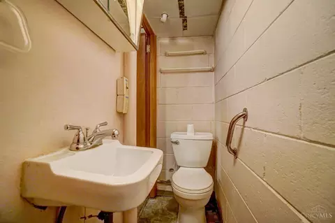 Bath - 1316 Thurnridge Dr, Reading, OH 45215 photo 7 of 7