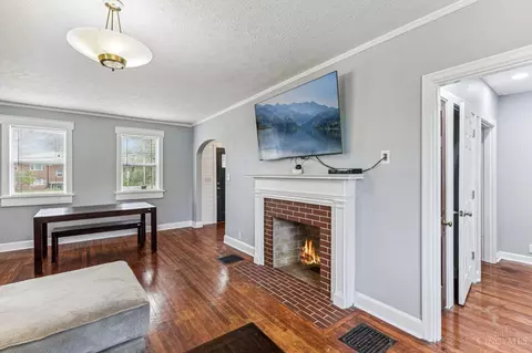 Living - 2353 Beechmont Ave, Cincinnati, OH 45230 photo 3 of 4
