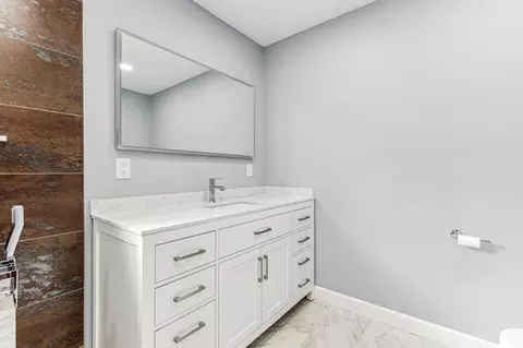 Bath - 2353 Beechmont Ave, Cincinnati, OH 45230 photo 3 of 4