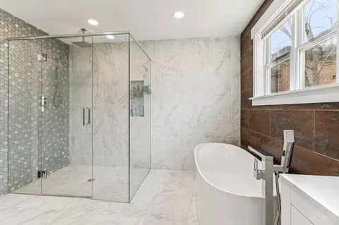 Bath - 2353 Beechmont Ave, Cincinnati, OH 45230 photo 4 of 4