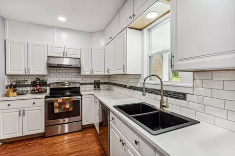 Kitchen - 2353 Beechmont Ave, Cincinnati, OH 45230 photo 1 of 2