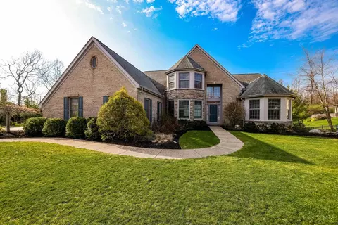 9090 Ambercreek Dr, Amberley, OH 45237