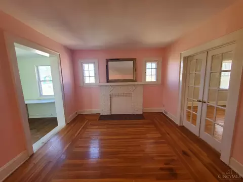 Living - 1030 Schiff, Cincinnati, OH 45205 photo 3 of 3