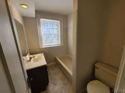 Bath - 1030 Schiff, Cincinnati, OH 45205 photo 8 of 10